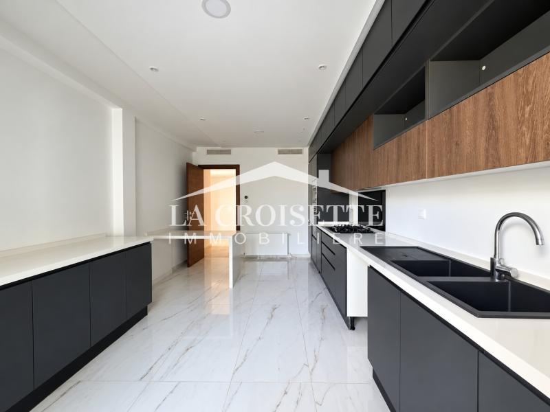 Duplex S+4 avec vue sur mer à Gammarth